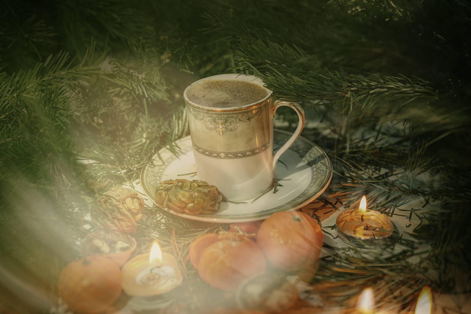 кофе чашка ёлка мандарины свечки,  Мария