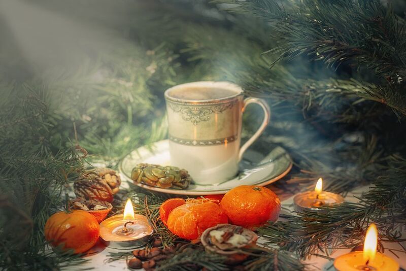 кофе ёлка новый год мандарины орехи свечи  фото превью