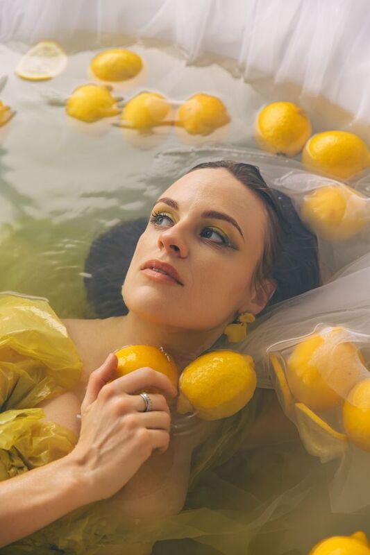 lemon spa woman yellow Lemon spring фото превью