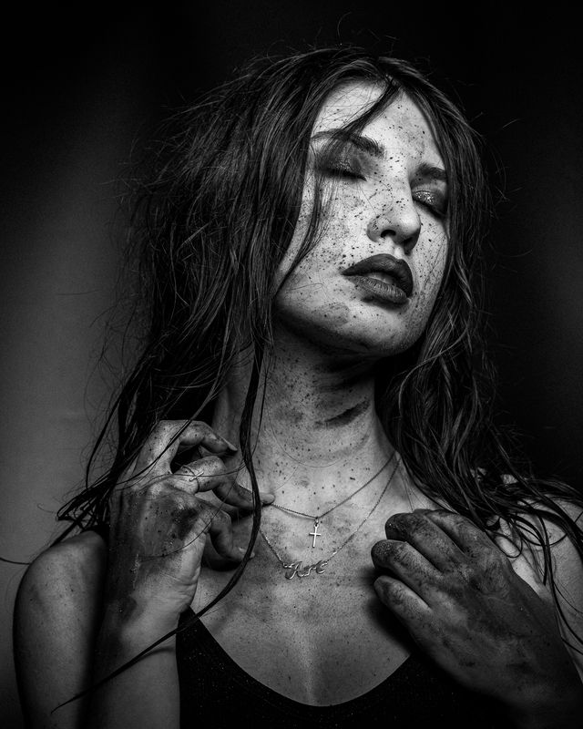 #bnw #bw #black&white #attitude # sensual #personality #portraitmood #portrait #canon #85mm Portrait of Karina фото превью