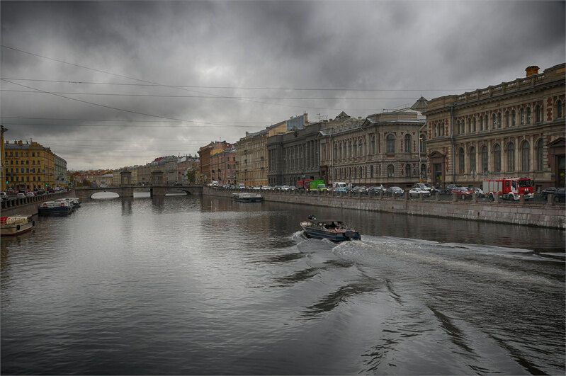 река мост катер волны дома Хмурый Питер фото превью