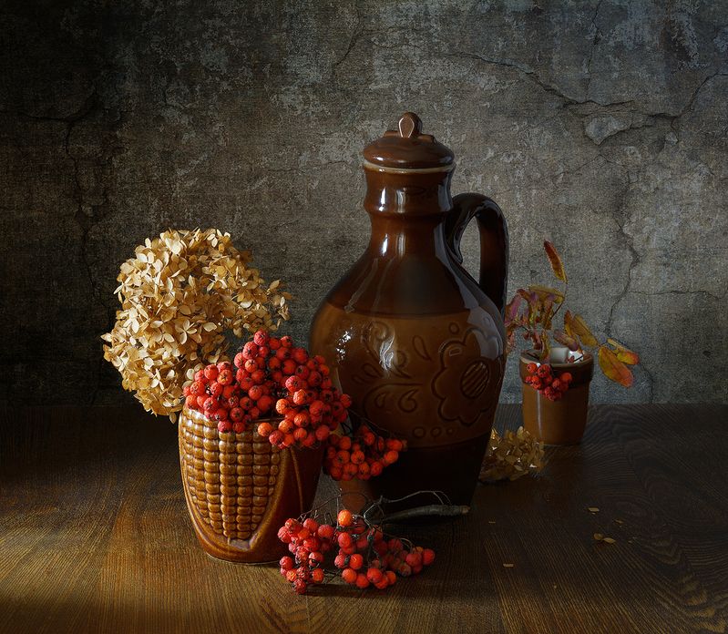 рябина, гортензия, осенние листья, сухоцвет, кувшин, бокал, стопка  фото превью