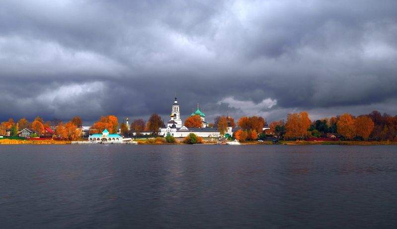 волга река монастырь Осень на Волге фото превью