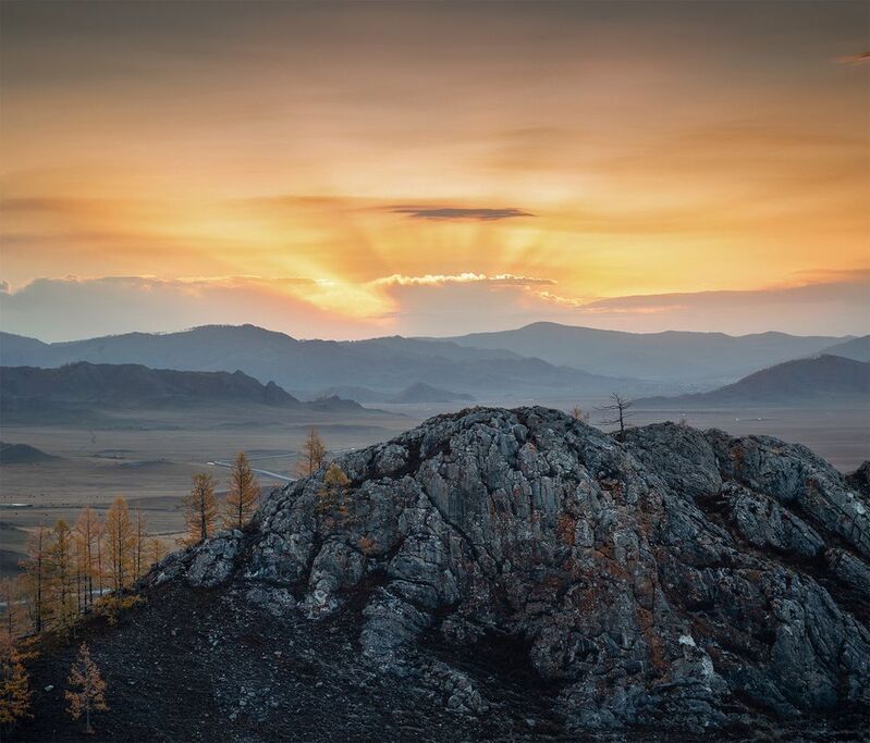 алтай, рассвет, солнце, облака, горы Спящий гигант фото превью