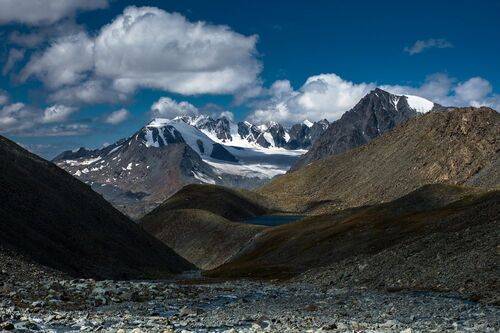 Вид на хребет Белтирду