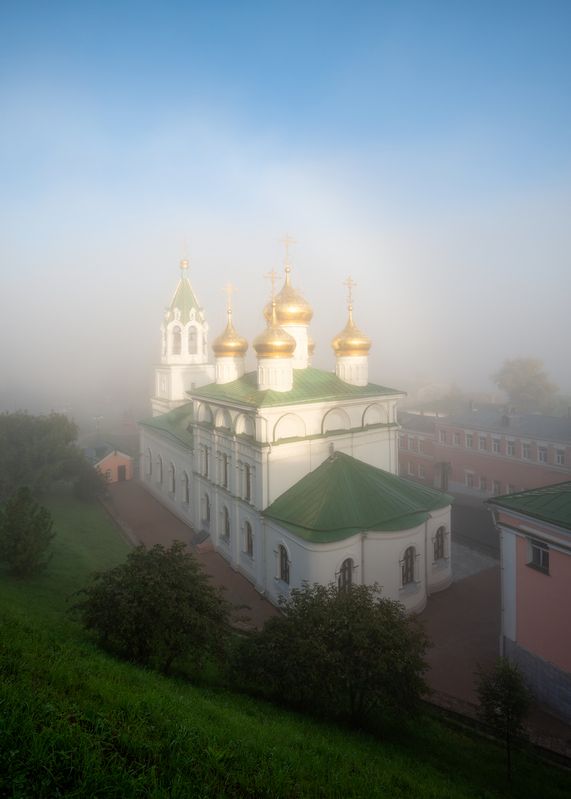 нижний новгород, туман, утро, площадь народного единства Храм Иоанна Предтечи фото превью