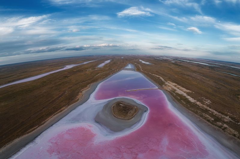 соленое озеро, аэрофото, пейзаж, с высоты птичьего полета, закат, астрахань Розовое озеро Астрахани фото превью