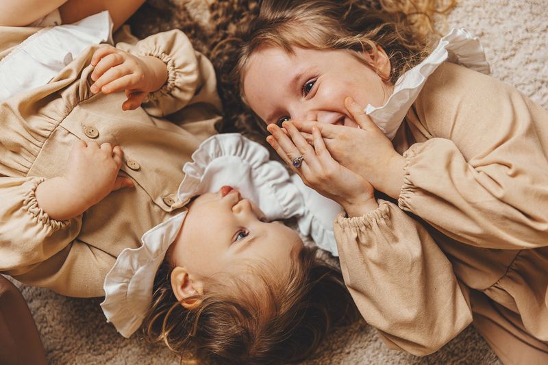 sisters girls funny giggling Sisters фото превью