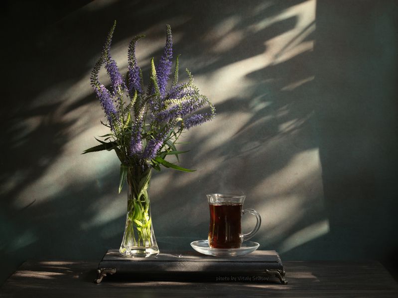 Чашка чая и цветы.. фото превью