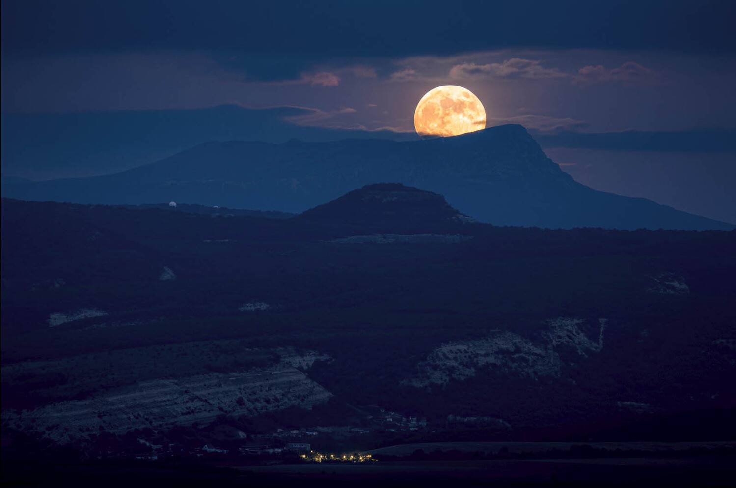 восход, луны, тепе-кермен, чатыр-даг, крым, ночь, облака, горы, лес, фонари., Пучков Алексей