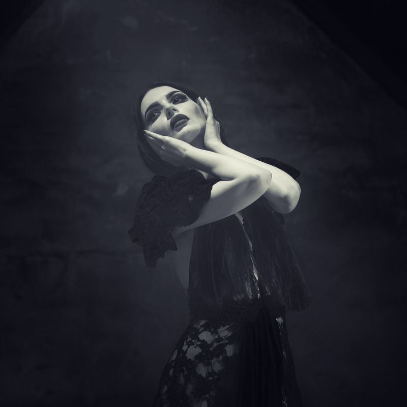 fineart , portrait , light , dark  between dark and light  фото превью