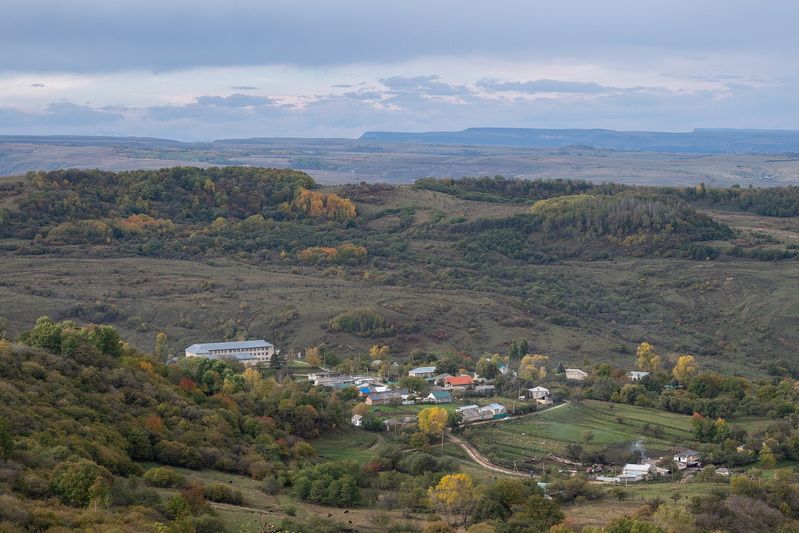 гора, осень, небо, плато, облака, утро, тучи, вечер , слои, холмы, долина, дымка, лес ОСЕНЬ В ПРЕДГОРЬЯХ КАВКАЗА фото превью