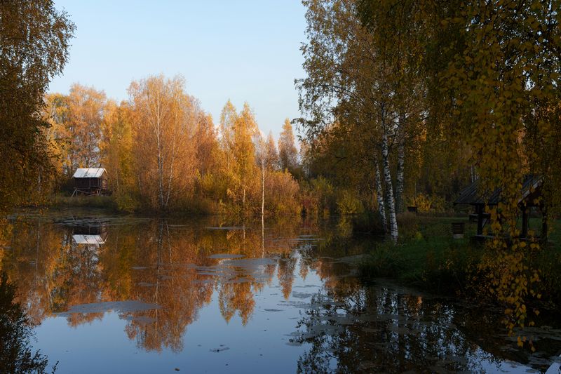 Дом у воды фото превью