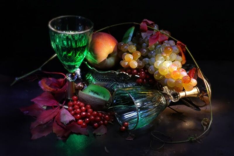 Натюрморт с виноградом и калиной фото превью