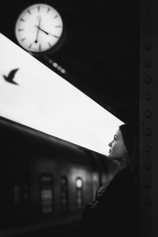 девушка, вокзал, настроение, городской стиль, образ жизни Проводы фото превью