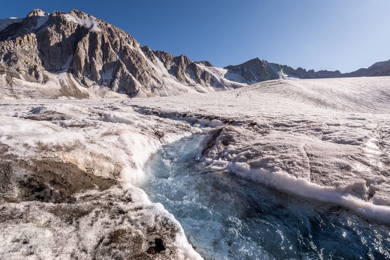 Горы, ледник, Джунгария, Казахстан, Джунгарский Алатау Ледниковый ручей фото превью
