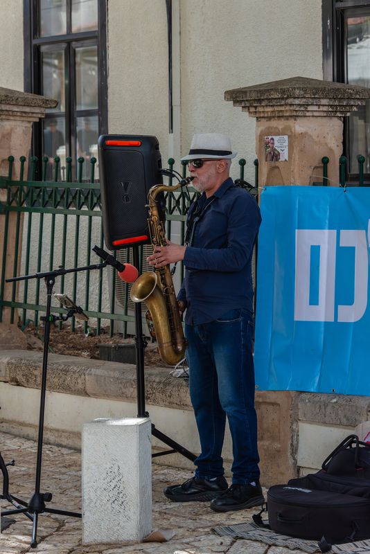 Уличный музыкант фото превью