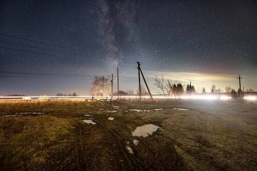 Млечный Путь над дорогой