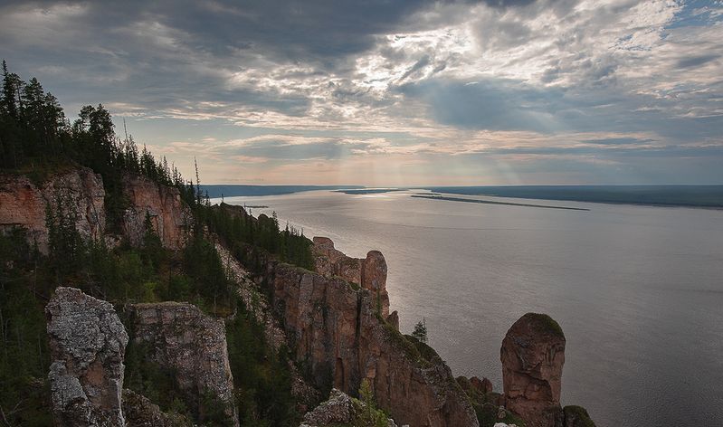якутия, река лена, ленские столбы. Течет река Лена. фото превью