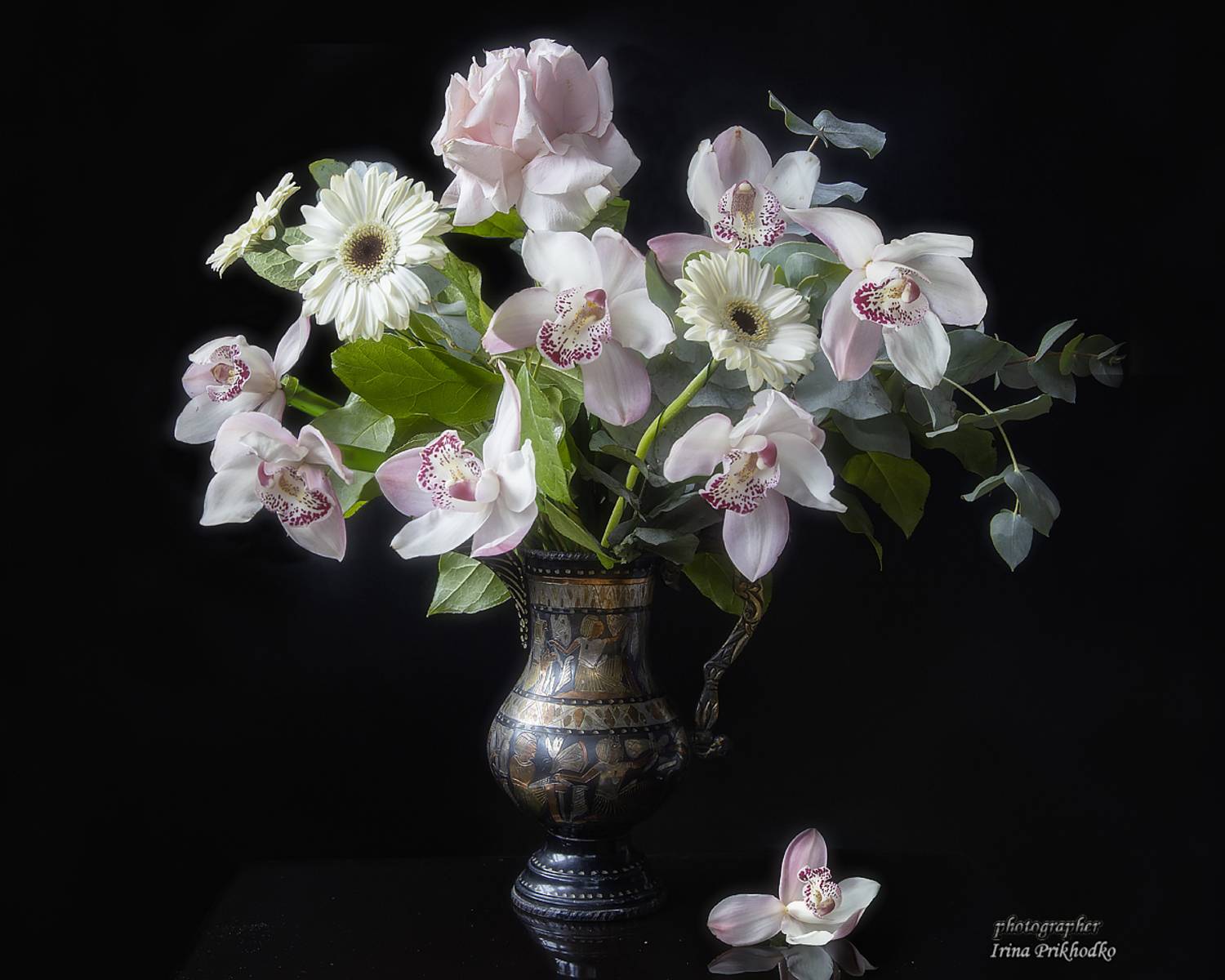 натюрморт, черный фон, букет, цветы, орхидеи, Приходько Ирина
