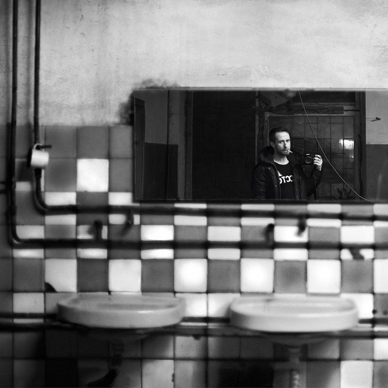 toilet selfie фото превью