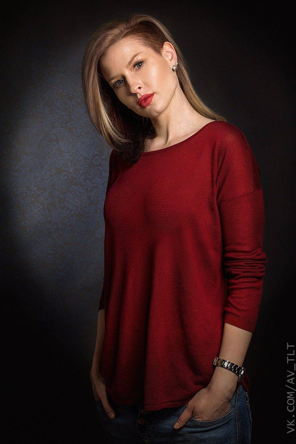 портрет, студия, в красном, Сухарь Александр