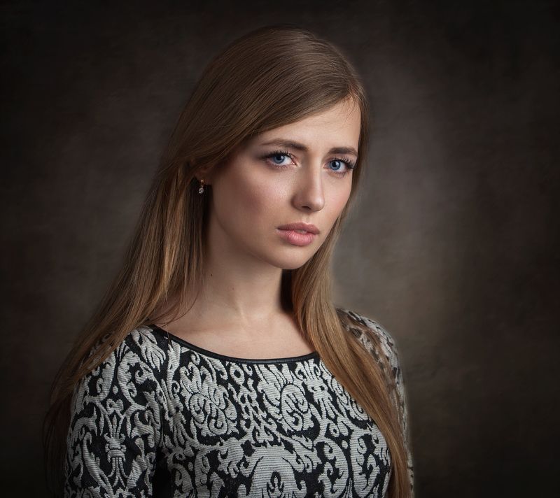 портрет девушки, студия, импульсный свет Оля фото превью