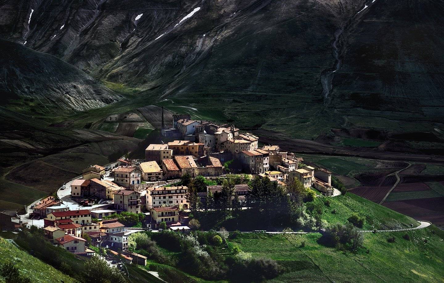 The near village to sun. Автор: Kim Suk Eun , Kim Suk Eun
