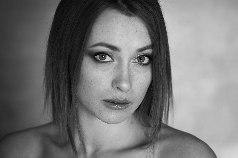 чб, девушка, комната, пространство, зеркало, арт, взгляд, глаза, окно, отражение, свет, girl, room, space, mirror, art, eyes, window, reflection, light Комната фото превью