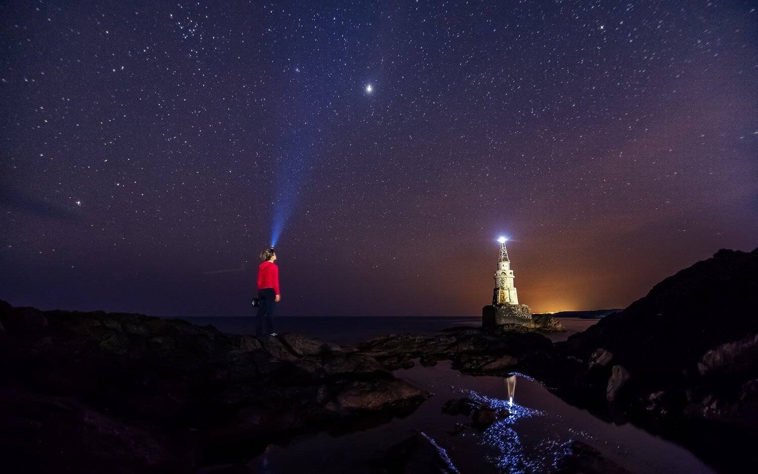 stars, night, nightscape, lighthouse, rocks, sea, Jeni Madjarova