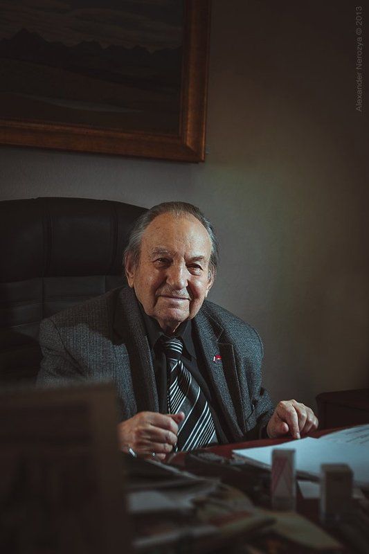 брутальный, живописец, красноярск, мужчина, нерозя, портрет, серьезный, художник, академия художеств Анатолий Левитин фото превью