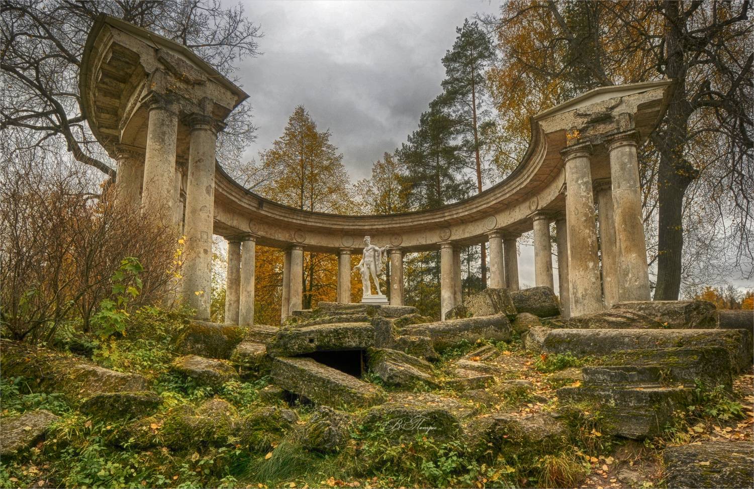 камни, колоннада, статуя, деревья, Вера Петри