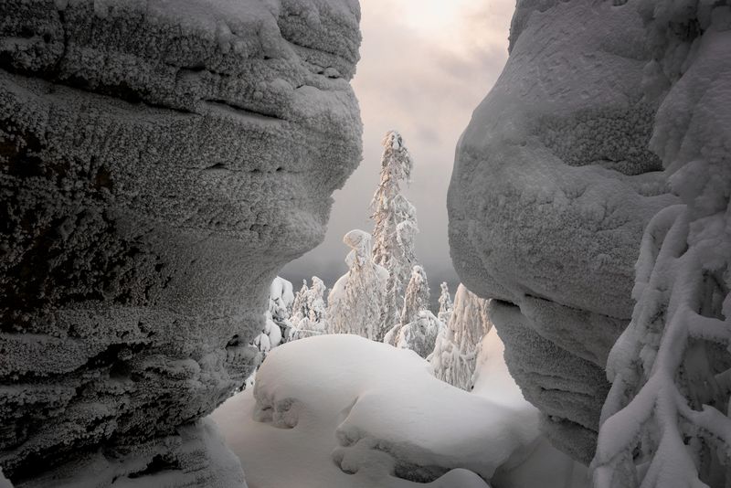 Зима, Усьва, Пермь, Скалы Через скалы фото превью