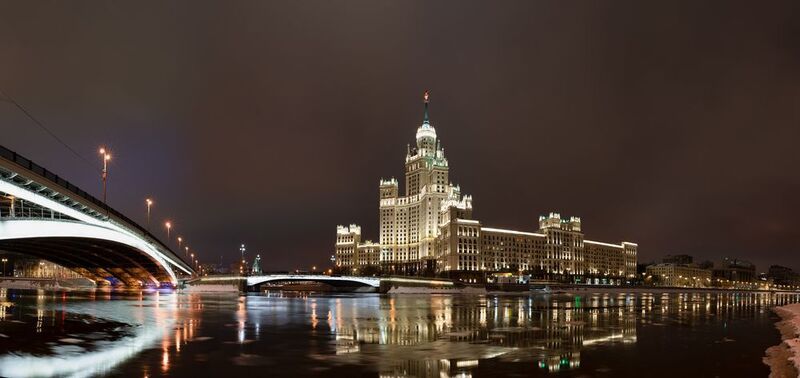 Москва. Сталинская высотка на Котельнической набережной фото превью