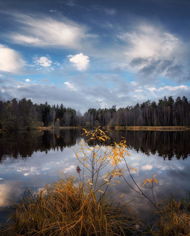 озеро, вечер, облака На озере ММР в поселке Кратово перед дождем фото превью