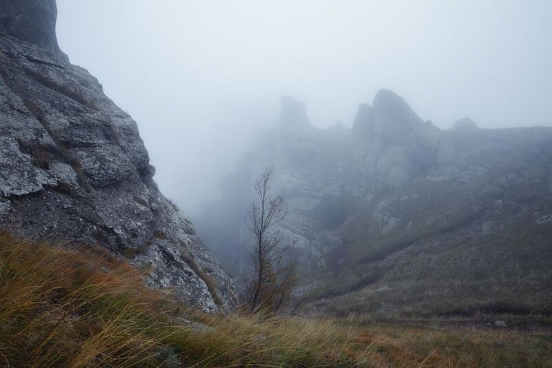 Туманное утро на вершине Демерджи фото превью