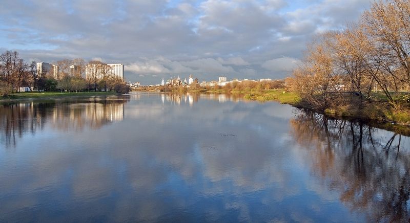 На реке Серебрянке в Измайлово фото превью