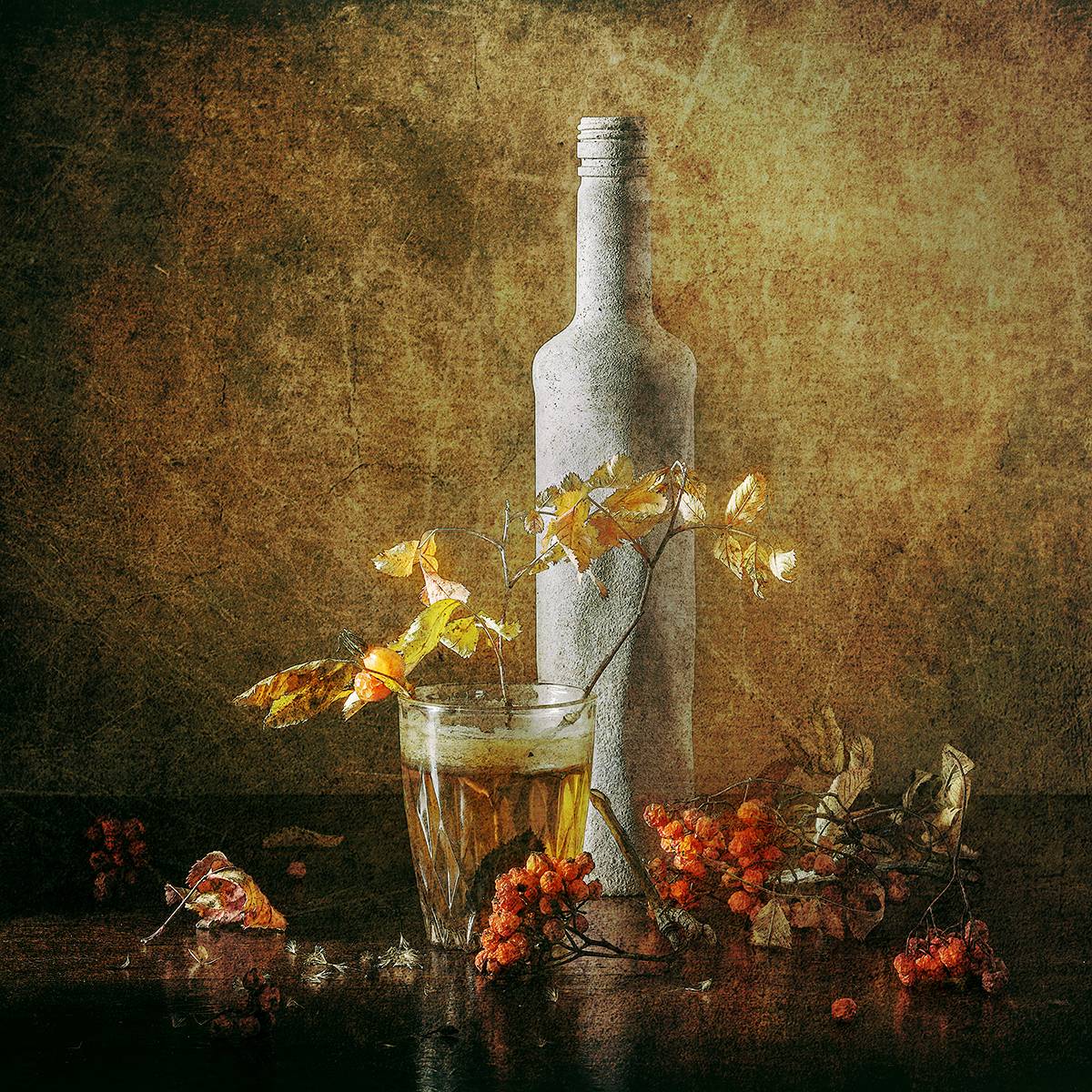 рябина, стакан, бутылка, ветка, листья, осень, Алексей Бычков