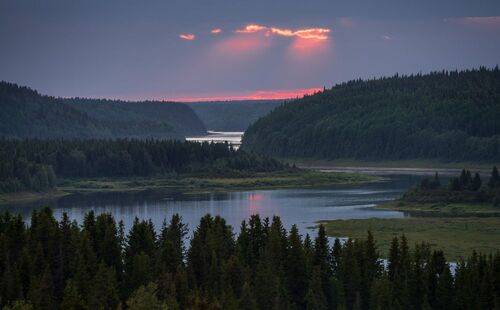 Далёкая река