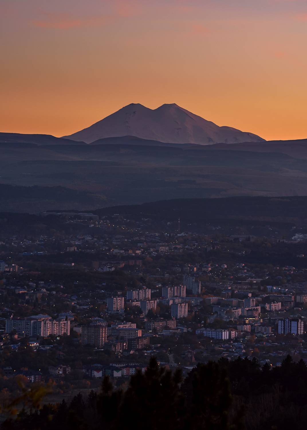 кавказ, горы, кавказские минеральные воды, кмв, кисловодск, эльбрус, закат, закат в городе, город под горой, Zakharov Armen