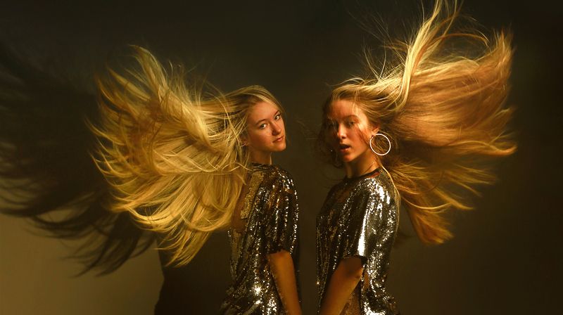 девушки, сестры, певицы, фотография, волосы, свет, цвет, портрет, сорокины Сестры Сорокины фото превью