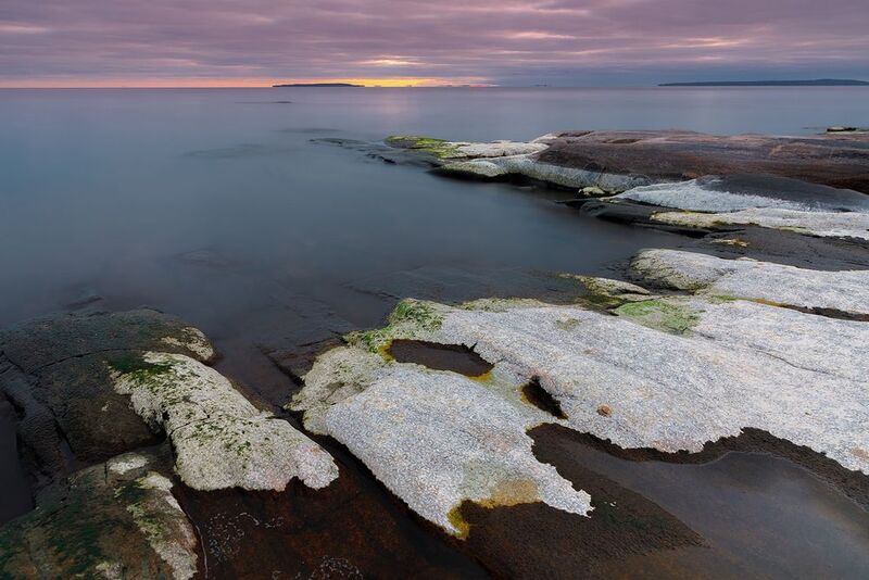 осень, минимализм, сумерки, синий час, ладожские шхеры, карелия, ладога, северное приладожье, сортавала, питкяранта, русский север, северная природа, северный пейзаж, пейзажи карелии, фототуры по карелии, фототуры по ладоге, фототур на ладожские шхеры Белый гранит фото превью