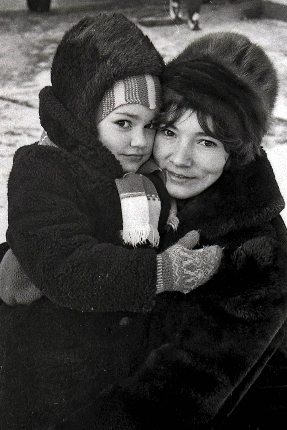 мама, дочь, портрет, глаза, взгляд, чб, мончегорск, Николай Смоляк