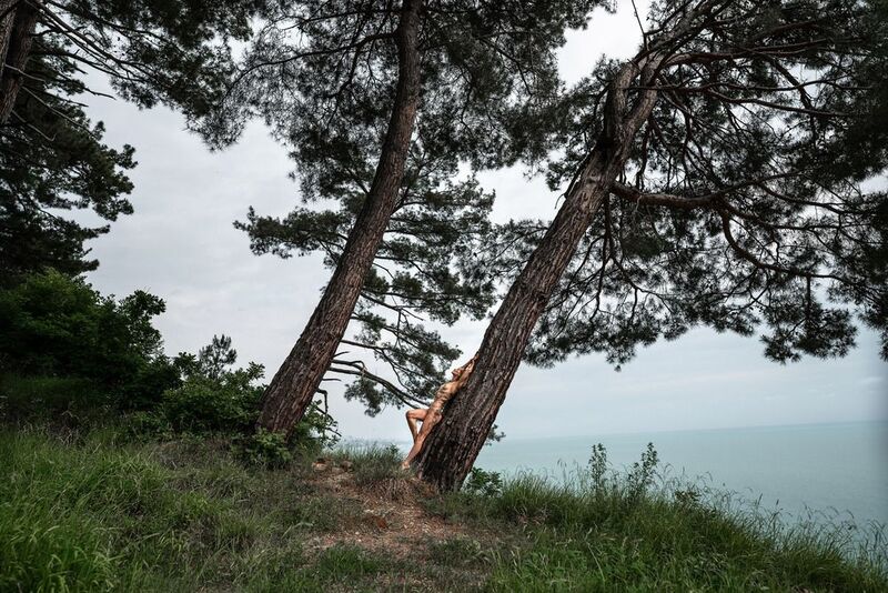 Woman and nature фото превью