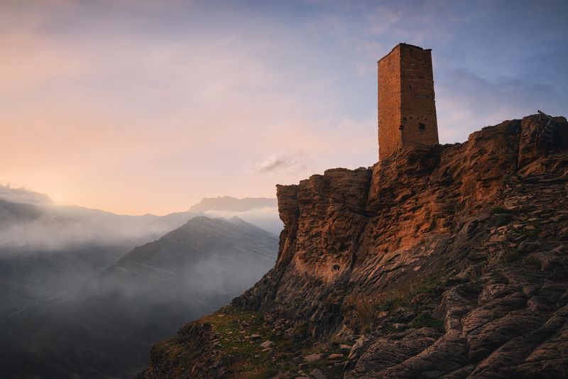 nature, outdoors, mountains, landscape, sunset, tower, cliff, caucasus, пейзаж, закат, горы, дагестан, гоор, башня Забытый страж фото превью