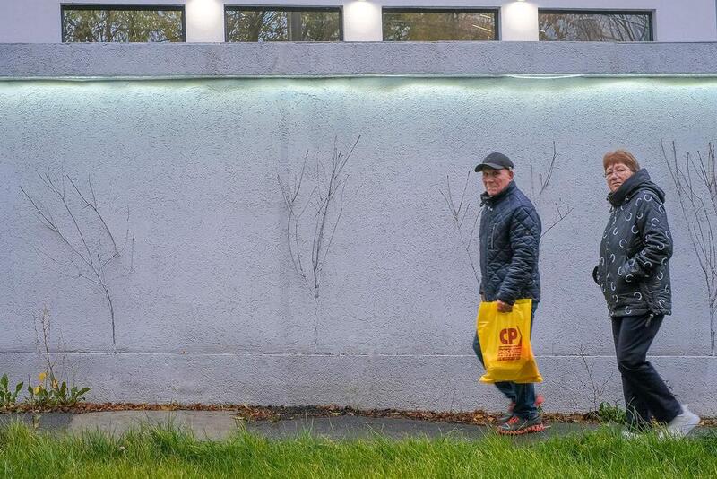 осень город улица прохожие Прохожие... фото превью