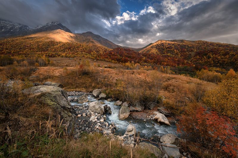 racha, lechkhumi, koruldashi, river, fall, autumn, forest, trees, yellow, red, mountains, rocks, clouds, sky, nature, landscape, scenery, travel, outdoors, georgia, sakartvelo, chizh Fall In Koruldashi фото превью