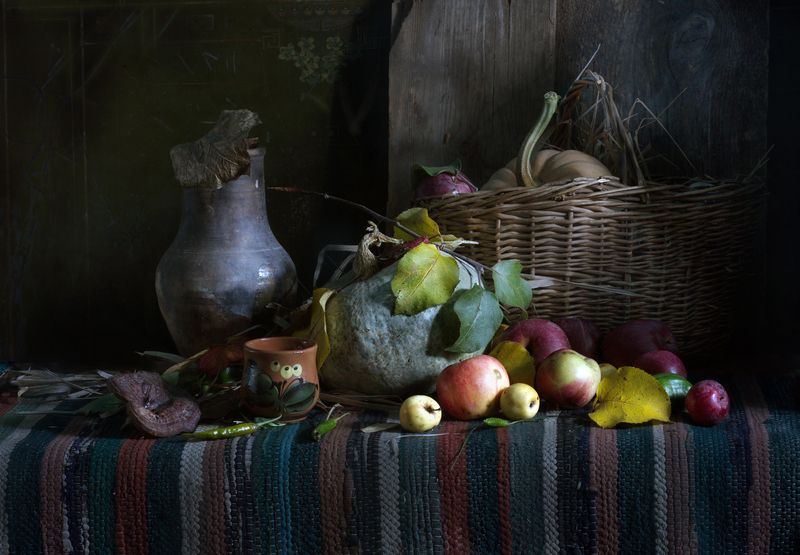 натюрморт, осень, тыквы, яблоки В чулане фото превью