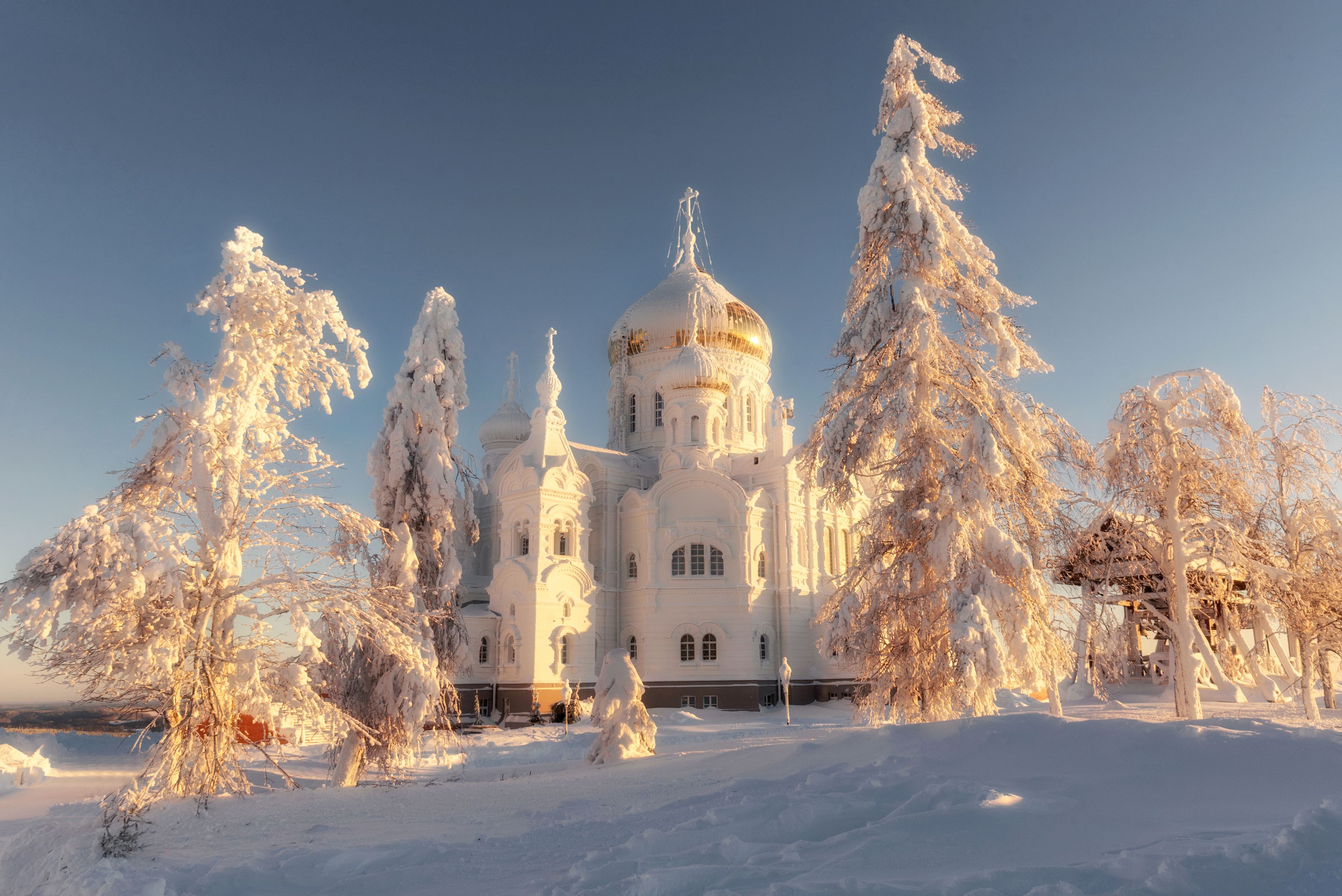Классический пейзаж с храмом фото превью