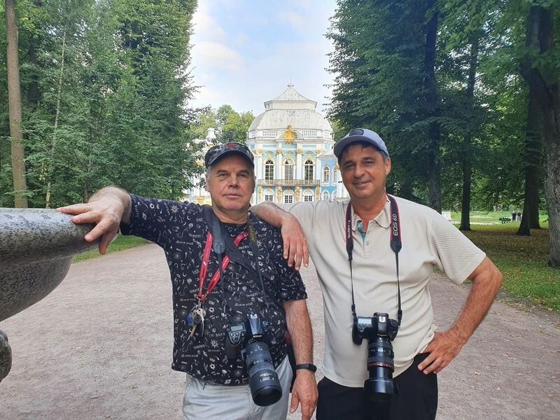 Автопортрет друзей фото превью